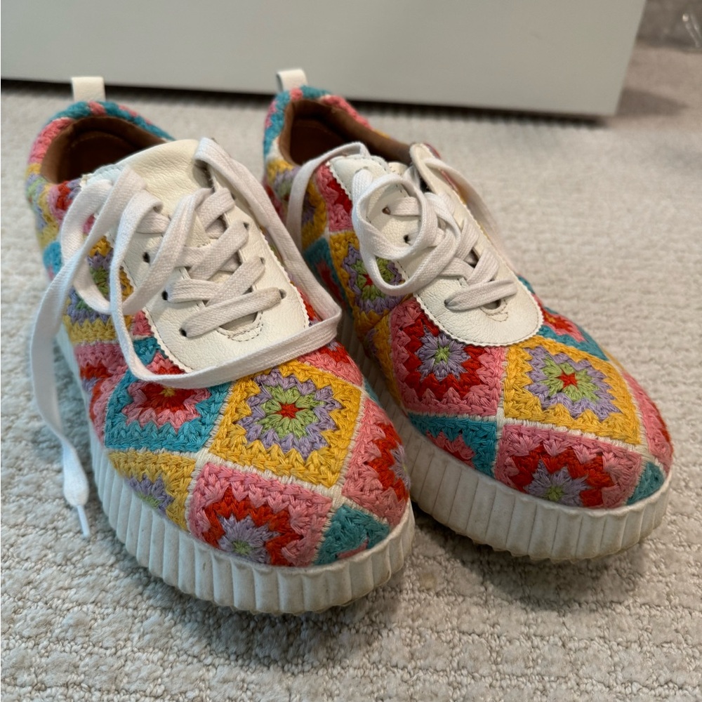 Zodiac Womens Cooper Pink Crochet Casual and Fashion Sneakers - Size 8